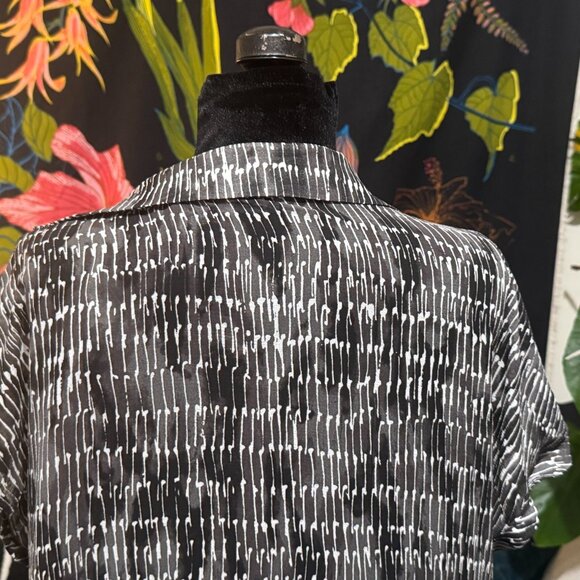 H by HALSTON Short Sleeve Button Front Duster Dress, Black and White Abstract, M - Picture 12 of 16